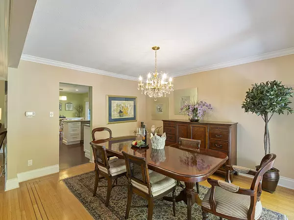 West Vancouver, BC V7S 1M4,475 Southborough DR