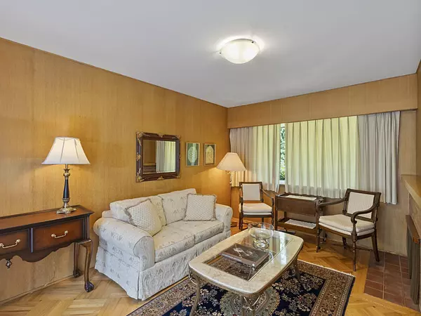 West Vancouver, BC V7S 1M4,475 Southborough DR