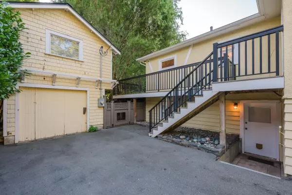 White Rock, BC V4B 3S6,1350 Everall ST