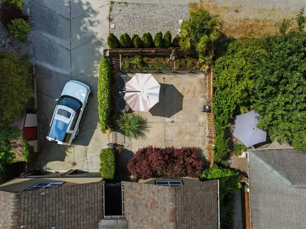 Gibsons, BC V0N 1V9,556 Seaview RD