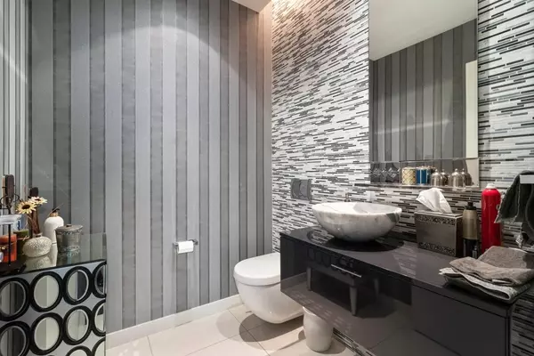 Vancouver, BC V6C 0C1,277 Thurlow ST #2201