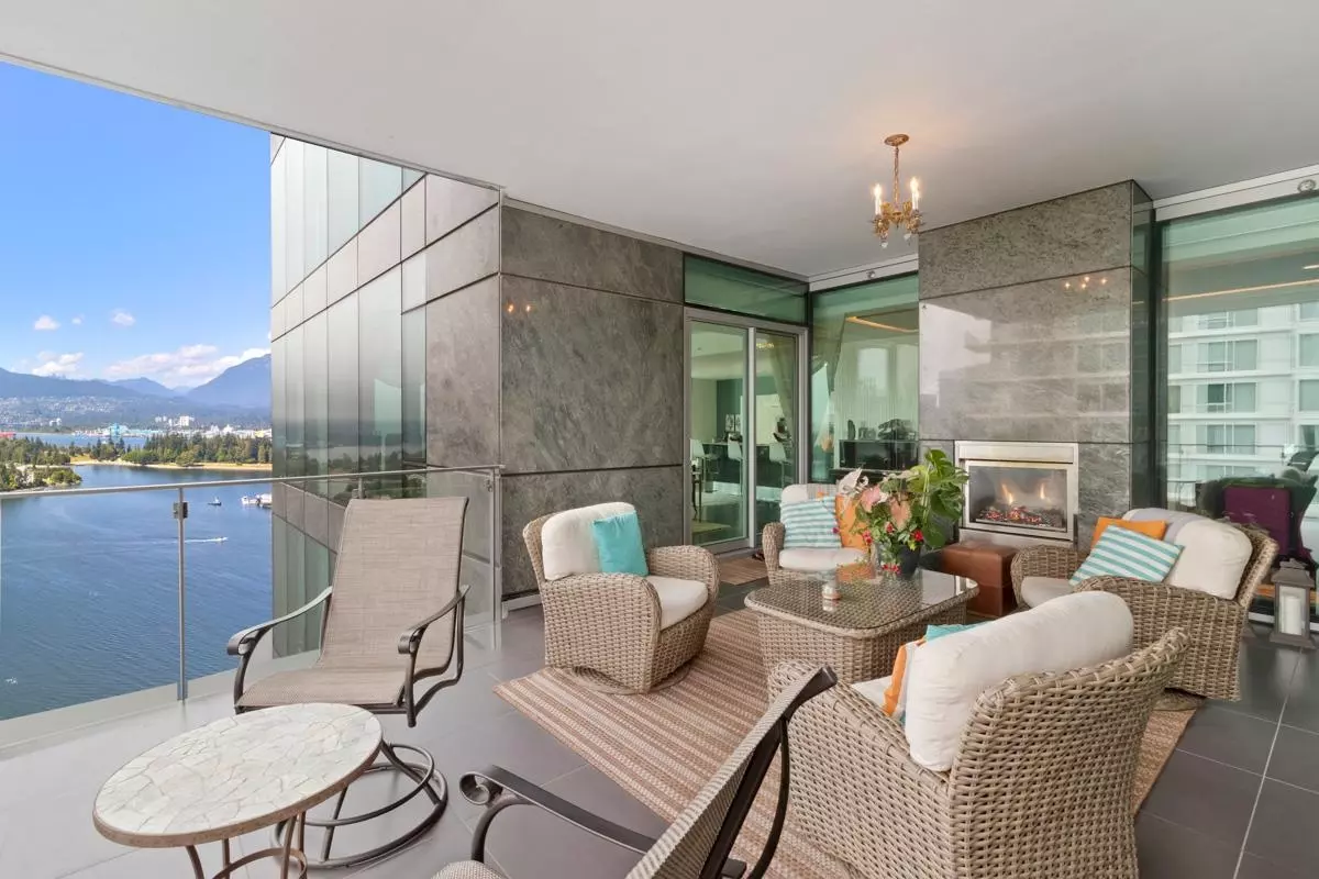 Vancouver, BC V6C 0C1,277 Thurlow ST #2201