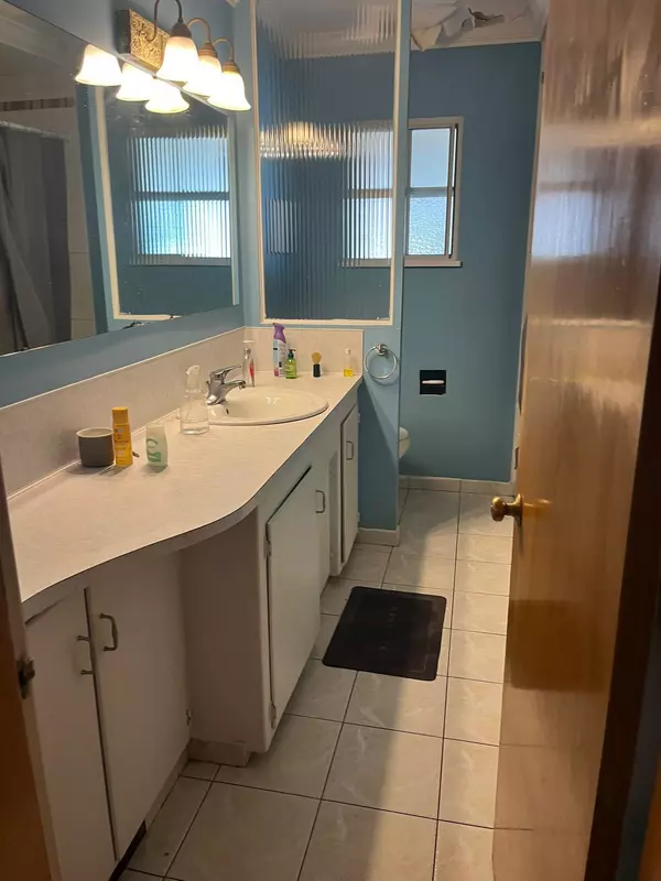 Burnaby, BC V5G 2S2,5010 Lorraine AVE