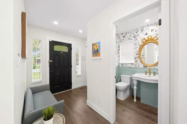 North Vancouver, BC V7H 2P6,860 Ruckle CT