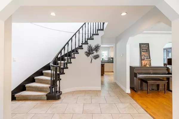 Delta, BC V4M 3Z1,5271 Cambridge CT