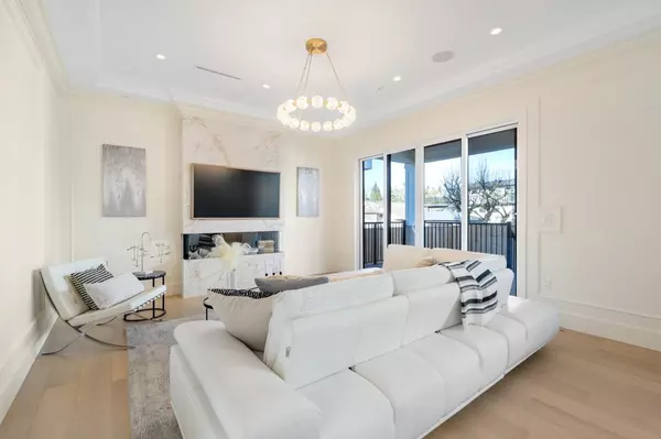 Burnaby, BC V5B 2C9,6173 Aubrey ST