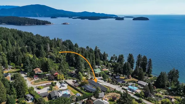 980 Gower Point RD, Gibsons, BC V0N 1V3