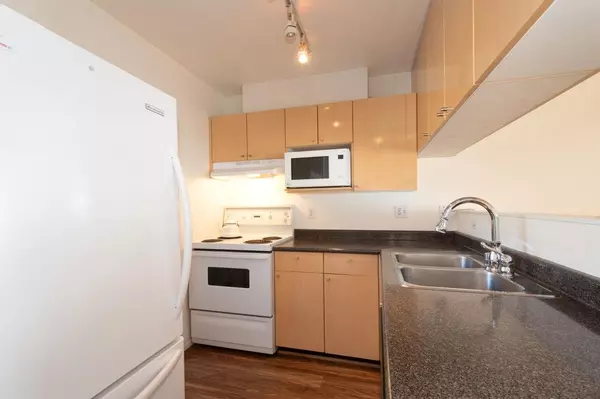 Vancouver, BC V5V 3M7,3368 Main ST #203