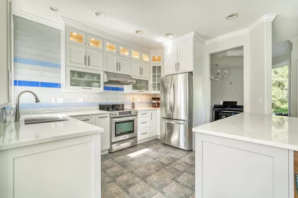 Coquitlam, BC V3E 3J5,3280 Plateau BLVD #206