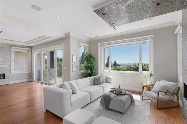 West Vancouver, BC V7V 2Y1,2171 Queens AVE