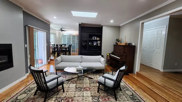 Surrey, BC V4A 2A5,15580 20 AVE