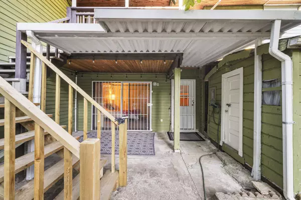 Burnaby, BC V5B 4L3,567 Clare AVE