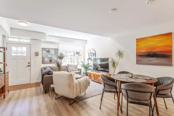 North Vancouver, BC V7L 0H6,237 Ridgeway AVE #6