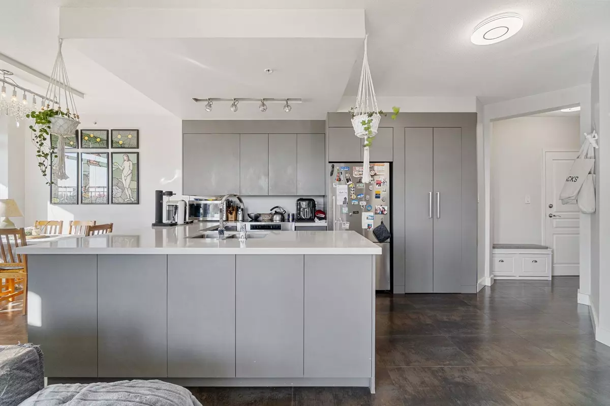 Vancouver, BC V5N 5Z3,1483 E King Edward AVE #654