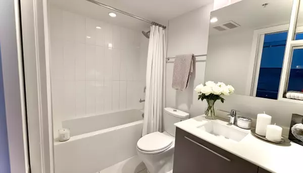 Vancouver, BC V5X 0C9,8031 Nunavut LN #1107