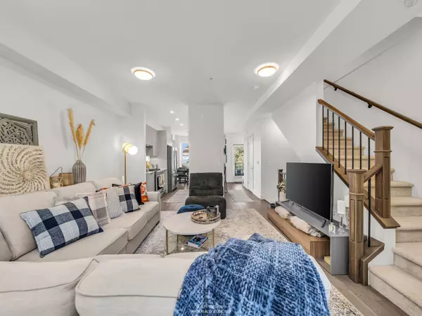 North Vancouver, BC V7L 1L7,244 E 5th ST #8