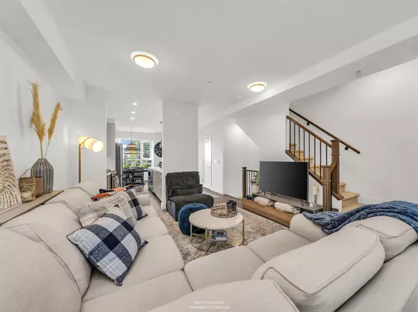 North Vancouver, BC V7L 1L7,244 E 5th ST #8