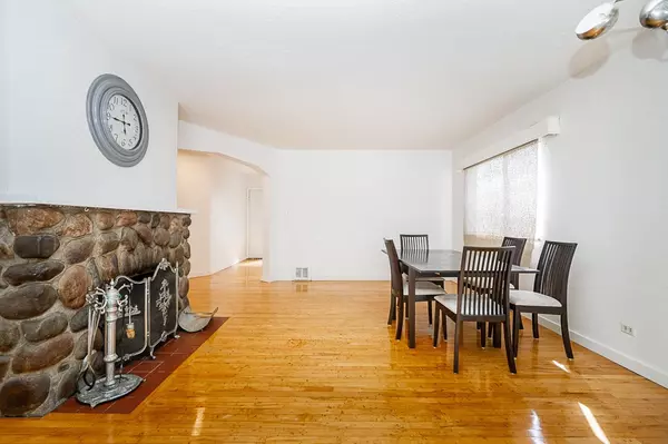 North Vancouver, BC V7H 1A8,2212 Old Dollarton RD