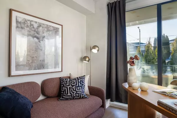 8398 Oak ST #412 Vancouver, BC V6P 4A9