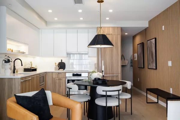 Vancouver, BC V6P 4A9,8398 Oak ST #412