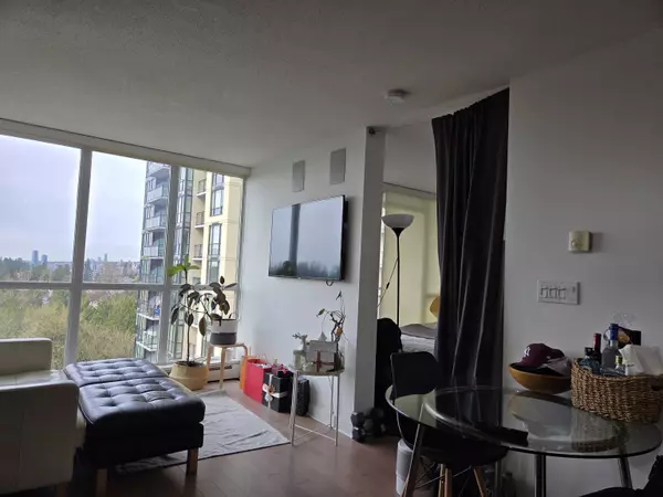 Surrey, BC V3T 0E6,10777 University DR #1106