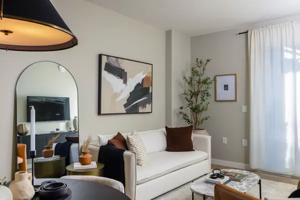 Vancouver, BC V6P 4A9,8398 Oak ST #202