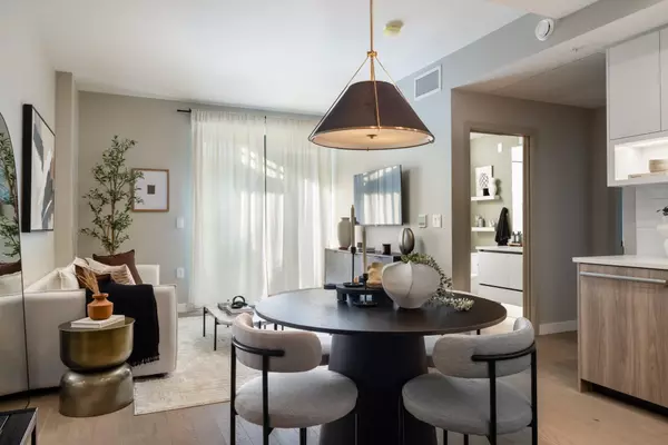 Vancouver, BC V6P 4A9,8398 Oak ST #202