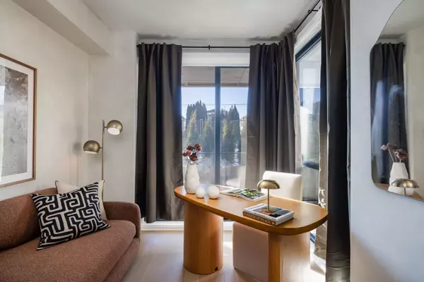 8398 Oak ST #202 Vancouver, BC V6P 4A9