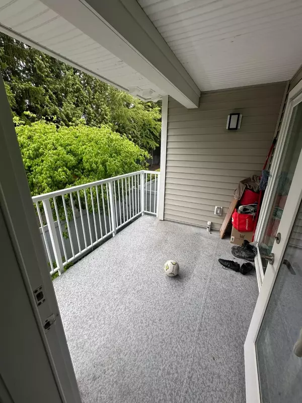 Surrey, BC V3R 0W2,9668 148 ST #210