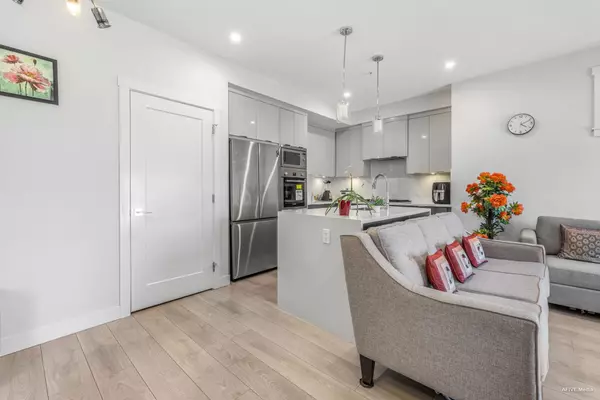 Surrey, BC V3S 2E7,14438 72 AVE #B208