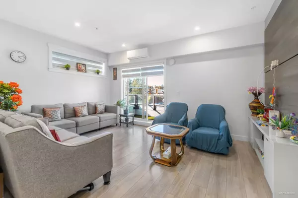 Surrey, BC V3S 2E7,14438 72 AVE #B208