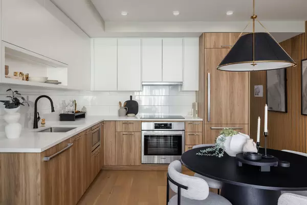 Vancouver, BC V6P 4A9,8398 Oak ST #503