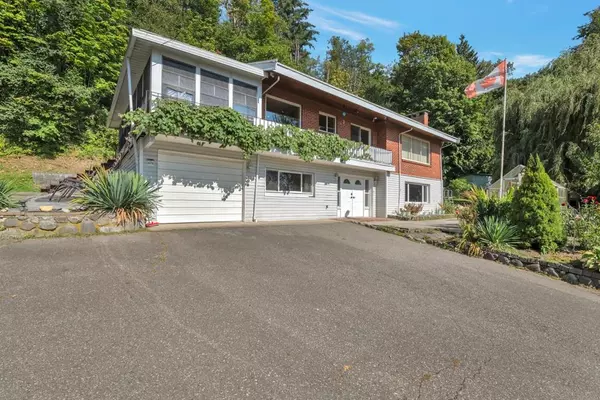 9370 263 ST, Maple Ridge, BC V2W 1K3