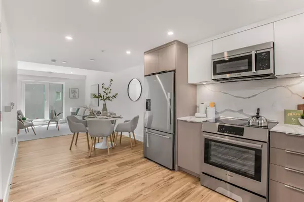 Vancouver, BC V5N 1B6,2075 E 1st AVE #204