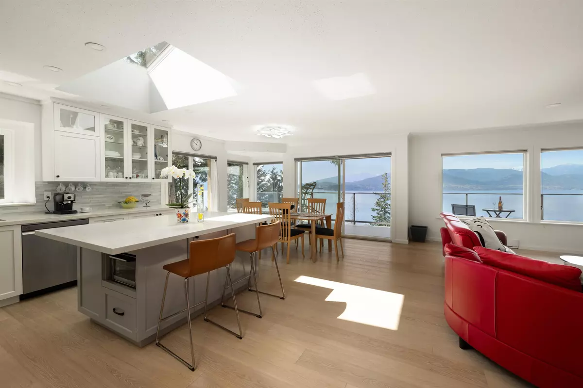 Lions Bay, BC V0N 2E0,250 Kelvin Grove WAY