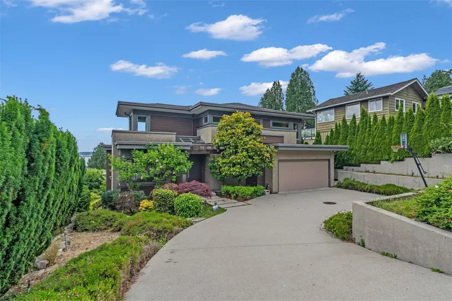 2548 Mathers AVE, West Vancouver, BC V7V 2J1