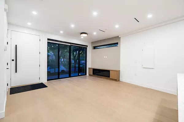 Vancouver, BC V5N 1V5,2282 E 8th AVE #1