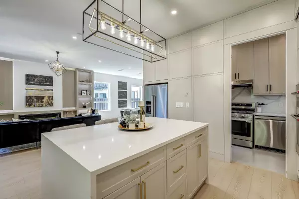 White Rock, BC V4B 2J2,15569 Oxenham AVE