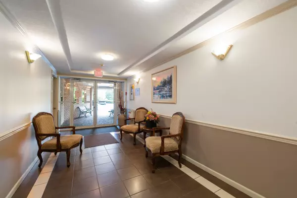 Abbotsford, BC V2S 2L5,33110 George Ferguson WAY #210