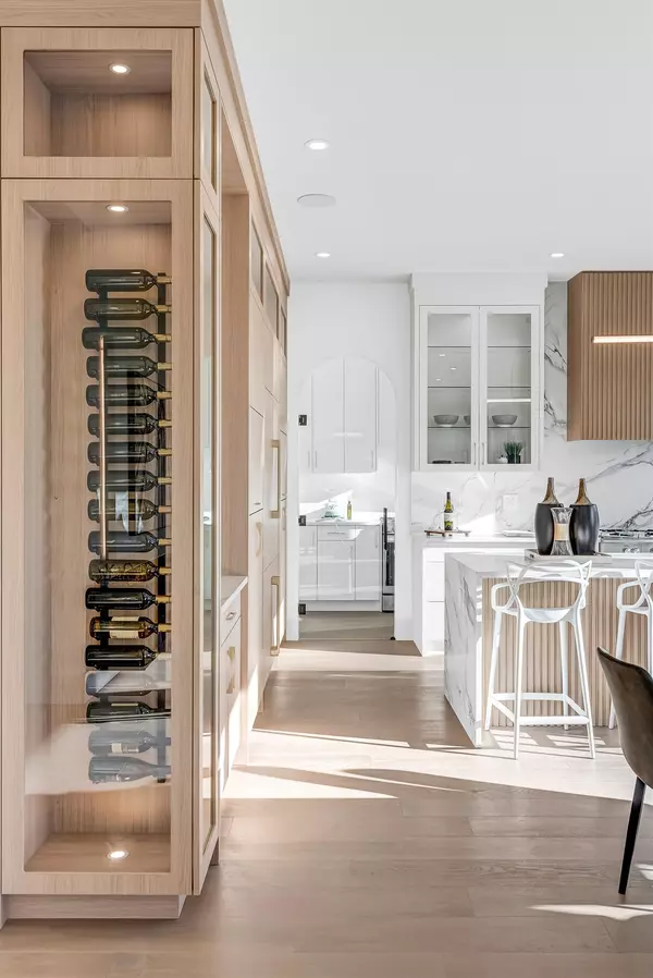 16640 18a AVE Surrey, BC V3Z 9X5