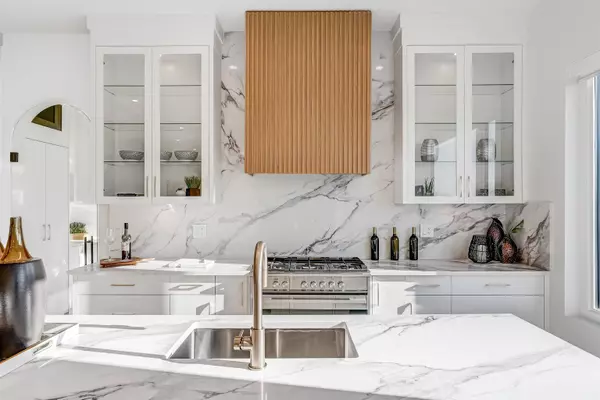 16640 18a AVE Surrey, BC V3Z 9X5