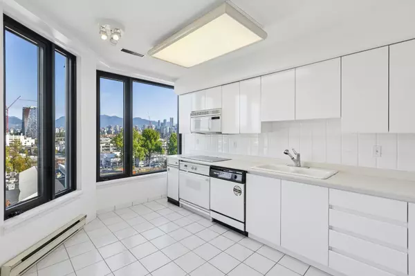 2201 Pine ST #609 Vancouver, BC V6J 5E7