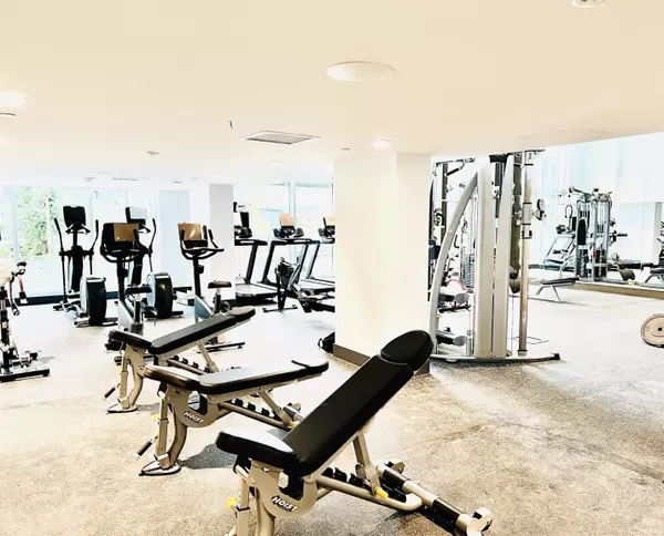 Richmond, BC V6Y 0L6,6328 No. 3 RD #617