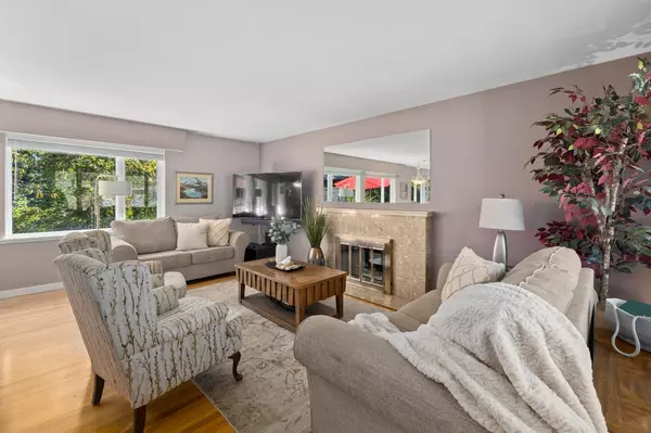 North Vancouver, BC V7L 1N7,1263 Cloverley ST