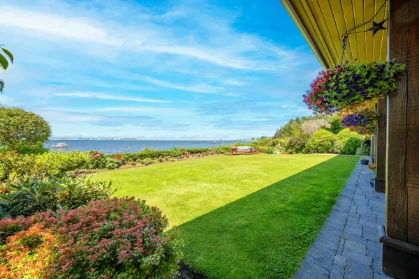 Tsawwassen, BC V4M 2J3,768 Tsawwassen Beach RD