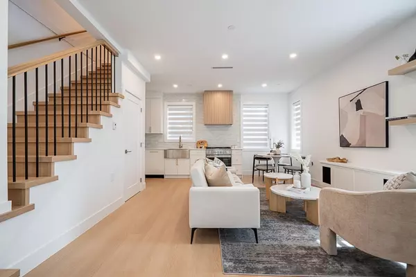 Vancouver, BC V5N 3E9,2103 E 33rd AVE