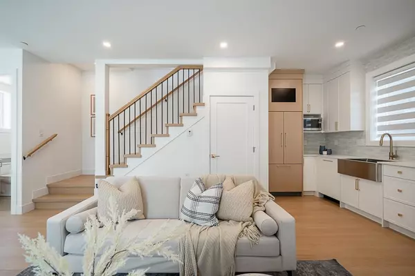 Vancouver, BC V5N 3E9,2103 E 33 AVE