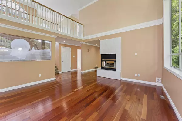 North Vancouver, BC V7G 2G4,3908 Blantyre PL