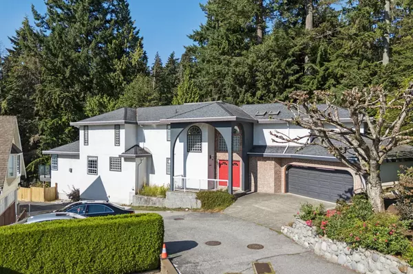 3908 Blantyre PL, North Vancouver, BC V7G 2G4