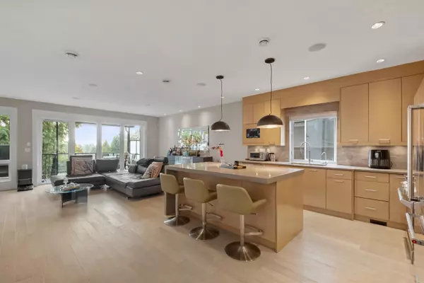 North Vancouver, BC V7R 2M6,1033 Prospect AVE